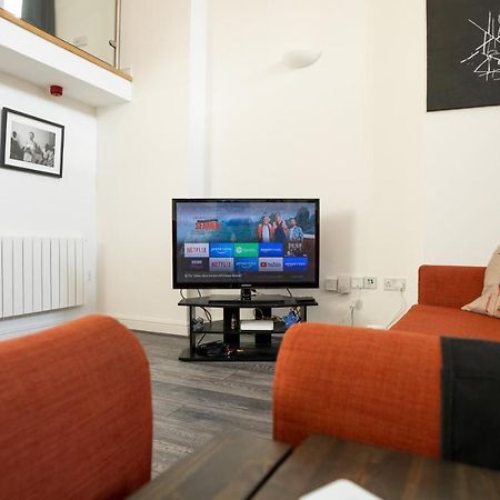 Stunning Mezzanine Apartment Near City Centre Кардифф Экстерьер фото