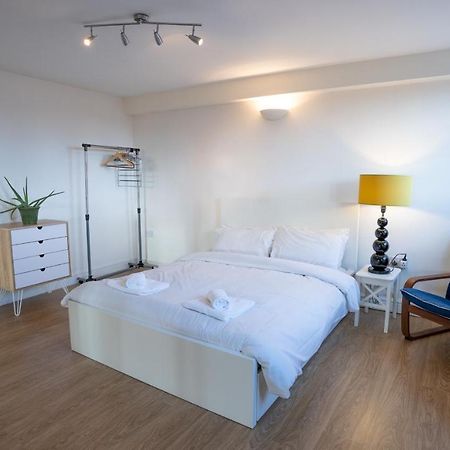 Stunning Mezzanine Apartment Near City Centre Кардифф Экстерьер фото