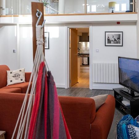 Stunning Mezzanine Apartment Near City Centre Кардифф Экстерьер фото